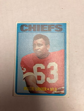 1972 topps football #35 willie lanier kansas city chiefs