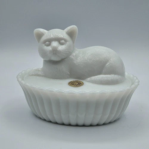 VTG Authentic Westmoreland Cat on Nest White Milk Glass Covered Trinket Dish