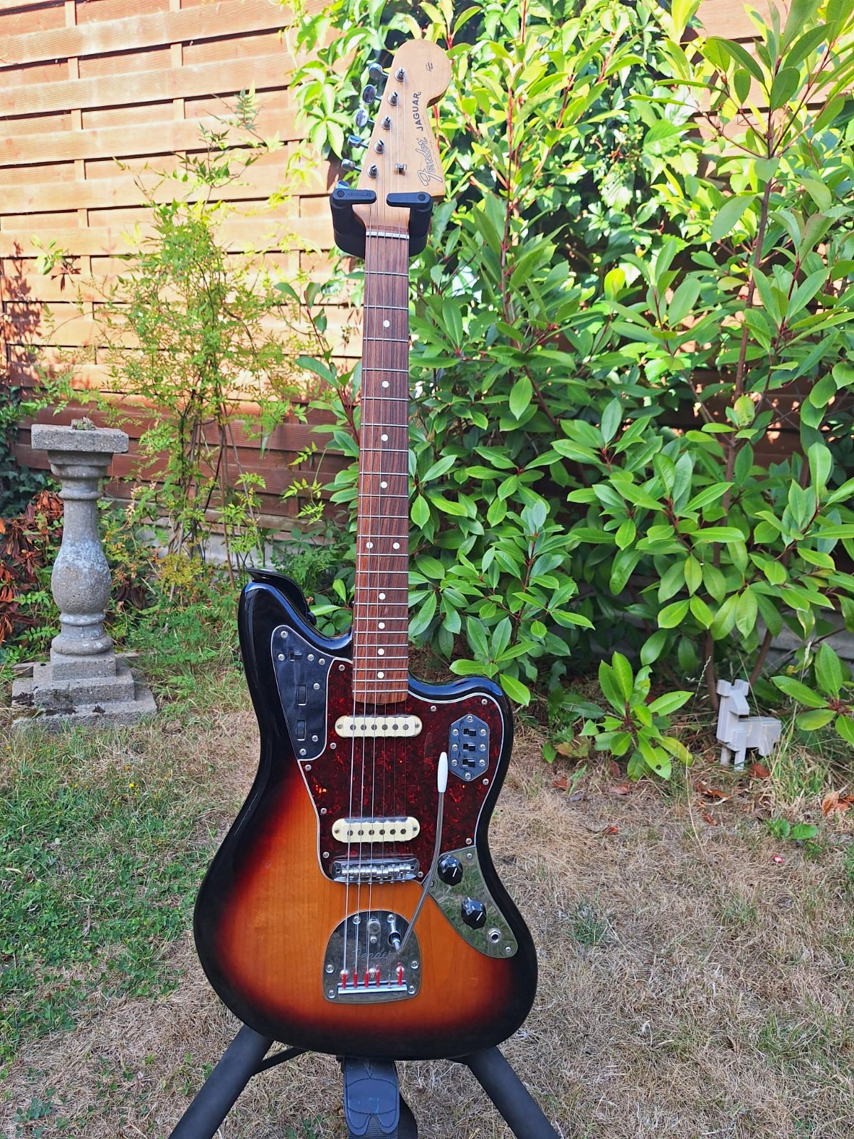 Fender Vintera 1 (MIM) Jaguar Sunburst Solid-Body RH 22-Fret