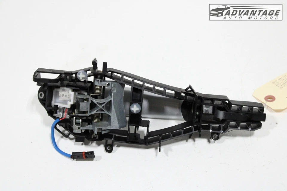 BMW 320I XDRIVE 2013-2018 panel de puerta trasera izquierda manija exterior con base OEM Foto 3 de 4