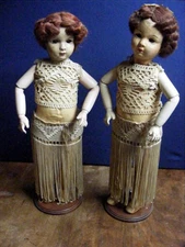 2 poupées en papier maché  bras en bois Emilie h55cm Sandra h 52marcheuse .