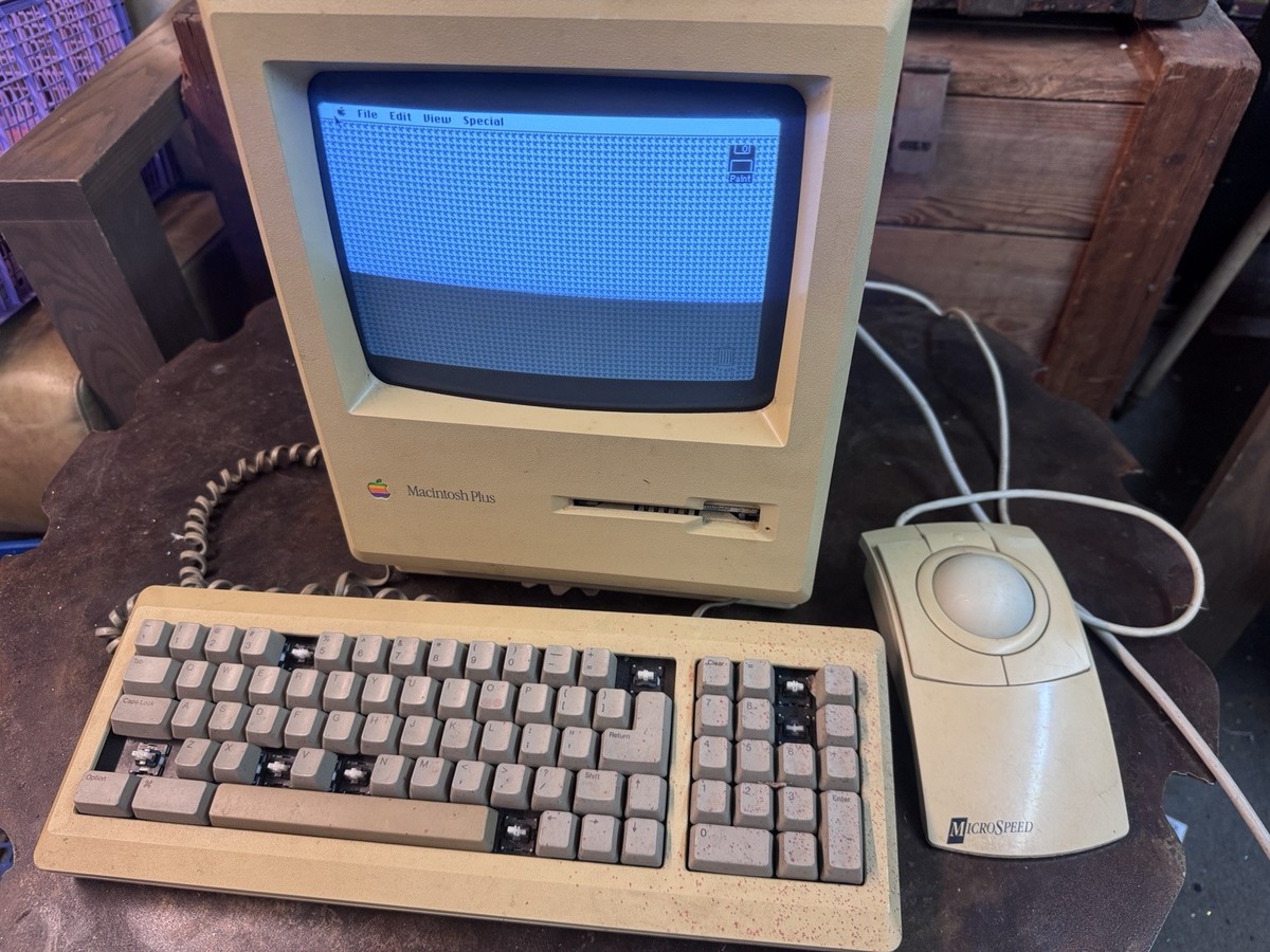 Apple　Macintosh Plus 1Mb Macintosh Plus - Wikipedia