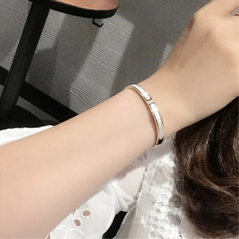 Brazalete de acero titanio para mujer de 3 piedras concha natural joyería de boda Foto 3 de 4