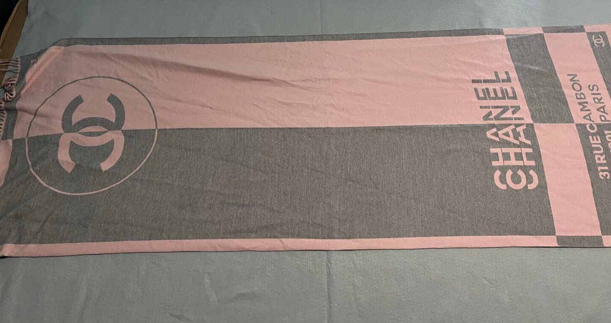 CHANEL　ヴィンテージスカーフ　カメリア×31RUECAMBON　ピンク　IKZ-251 Chanel Pink Cotton Neckerchief with Iconic Motifs