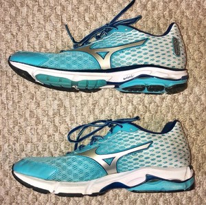 mizuno wave rider 18 women's size 9