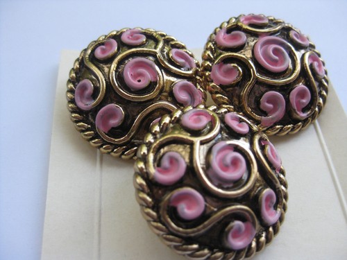 34mm Ex Large Antique Gold Pretty Pink Scrolls Vintage Sewing Buttons Set 3 - Picture 4 of 6