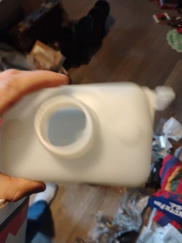 Genuine Briggs & Stratton TANK 2 QT HYDRAULIC Part Number 5023345SM New