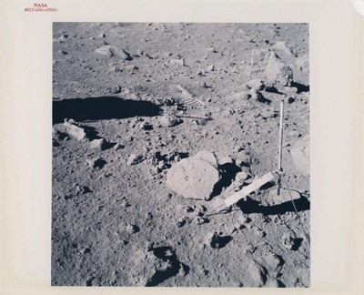 1972 APOLLO 17 FOOTPRINT Abschied vom Mond ORIGINAL NASA Foto rot nummeriert