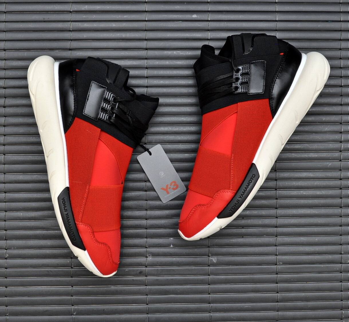 adidas hochelaga grey red