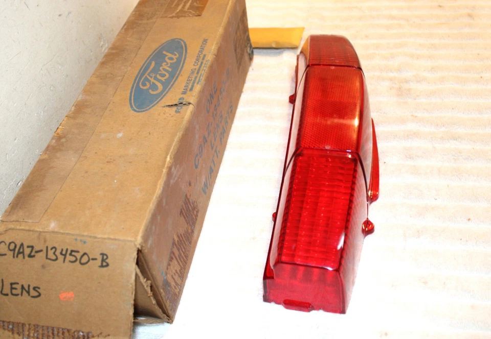 1969 1970 Ford Ranch Wagon Country Sedan Squire NOS RH REAR TAIL LIGHT LAMP LENS - Image 2 of 4