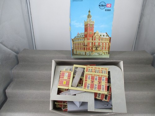 Kibri escala H0 B-8380 kit ayuntamiento sin construir en embalaje original | Zustand: Gebraucht