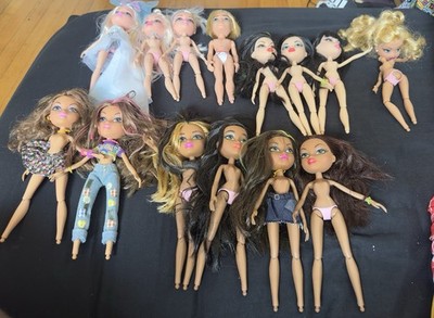 2015 Bratz Lot of 14 Yasmin Sasha Jade Cameron Chloe + Bin of Accessories