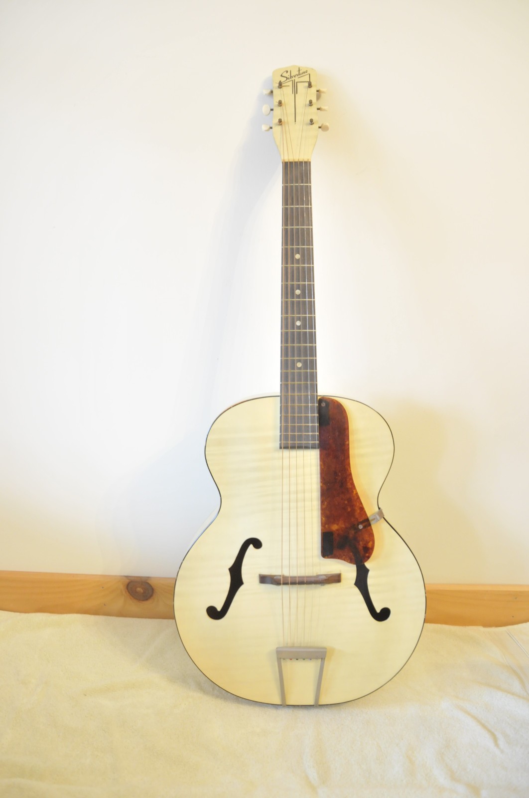 Silvertone H702 Archtop Acoustic Guitar Played By Charlie Byrd