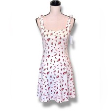 mmCmmCmm Chic Floral Dress with Ruffle Accents Size Small