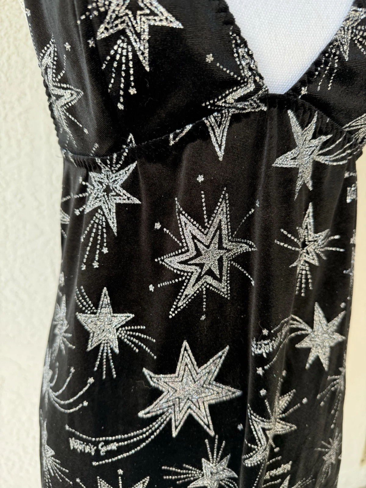 UNDERCOVER Abito sexy Victoria’s Secret NUOVO nero metallizzato stampa stella logo cami velluto M