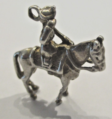 SILBER BETTELARMBAND CHARM QE 2 QUEEN ELIZABETH TROOPING THE COLOUR REITER