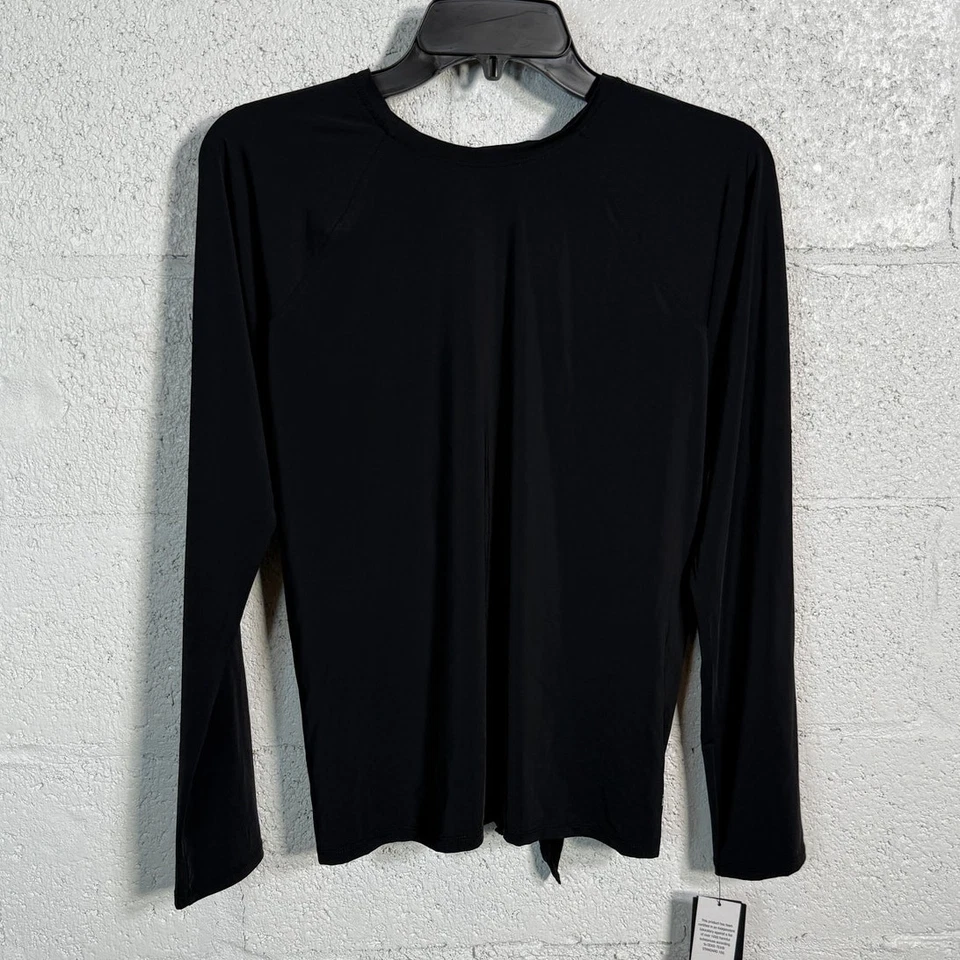 Top de mujer Ideology activo perforado con lazo en la espalda manga larga negro pequeño  Foto 4 de 4