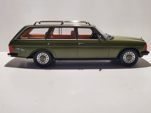BOS Models 1982 Mercedes-Benz 200T W123 Estate Wagon 1:18 Scale Resin Car Green - Picture 6 of 21