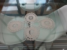 VINTAGE ART DECO HAND CROCHETED IVORY COTTON DOILY OR TABLE MAT