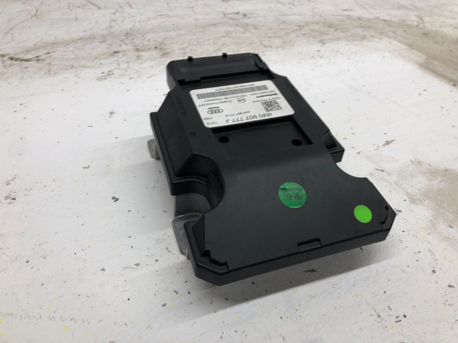 2016-2020 BENTLEY BENTAYGA AIR RIDE SUSPENSION CHASSIS CONTROL MODULE 4M0907777J