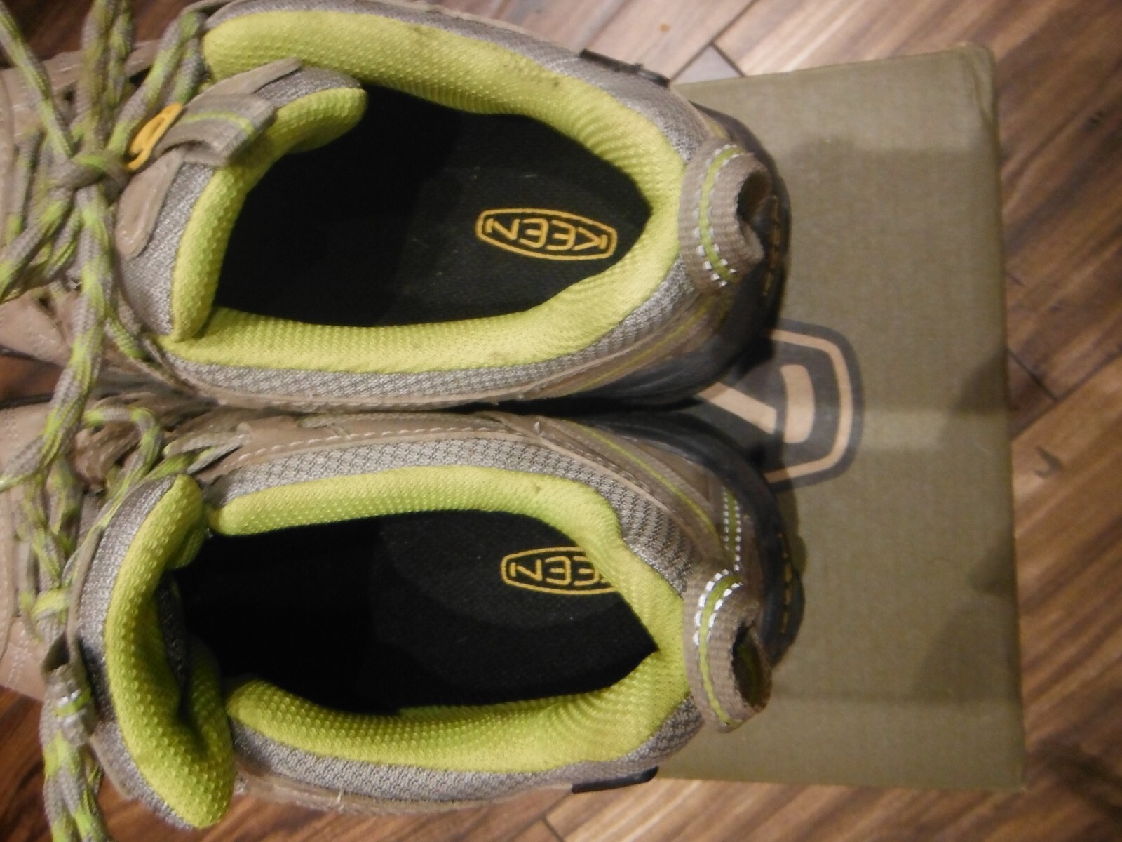 Scarpe da ginnastica Keen Voyageur grigio neutro e verde lime da donna US 6 5