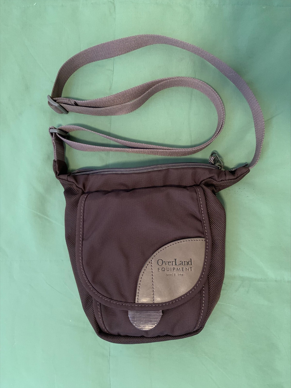 Overland Equipment Crossbody Travel Bag Adjustable Strap Multiple Pocket - Brown