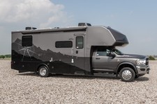 2025 Dynamax Isata 5 28SSD4X4