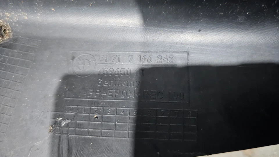 BMW 1 E88 118D 120i MSPORT 2007-2013 ARCO DE RUEDA DELANTERO IZQUIERDO PROTECTOR CONTRA SALPICADURAS MOLDURA Foto 4 de 4