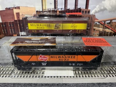 Menards #279-8948 & 279-4418 - Milwaukee Road Coal Hopper & Weathered Boxcar Set