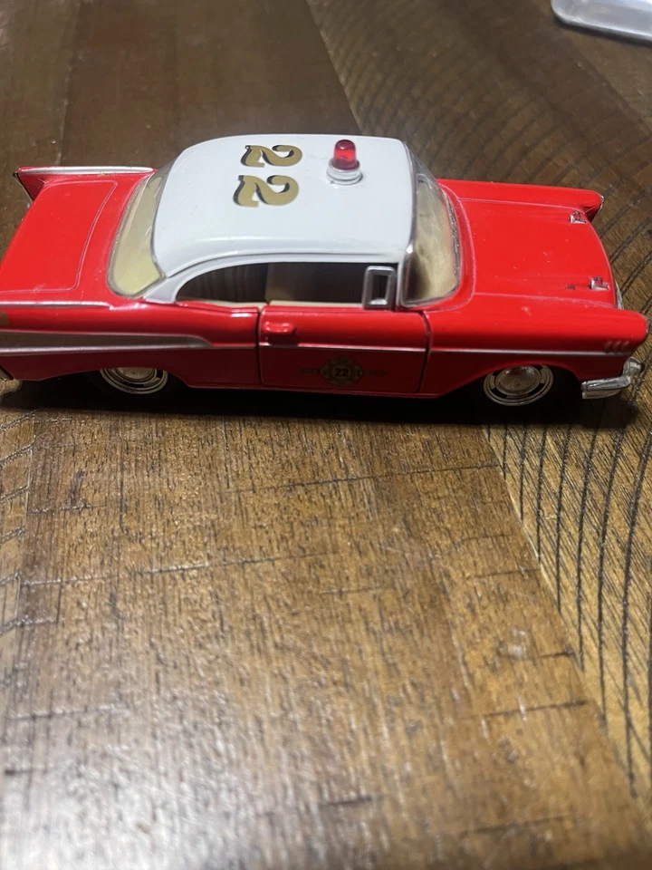 KINSMART🔥1957 CHEVROLET BEL AIR FIRE🔥CHEFE VERMELHO 1:40 - Imagem 2 de 4