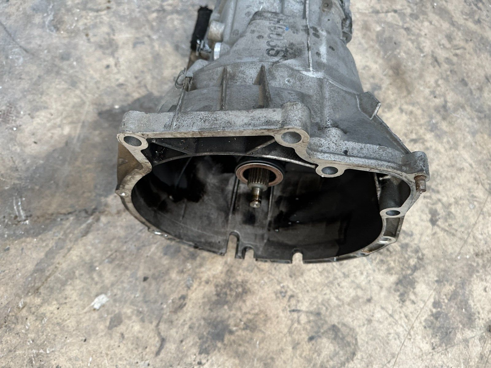 BMW Z4 3.0i Roadster E85 Transmission - Assembly 6 Speed V12053 