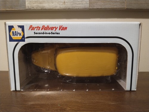 First Gear 1/25 49-0046 1953 International Travelall NAPA Parts Delivery Van New - 第 5/6 張圖片