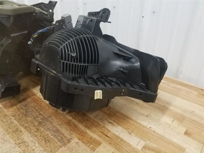 Оригинальная коробка обогревателя Dodge Challenger с кондиционером 2014 32142 - Изображение 3 из 4