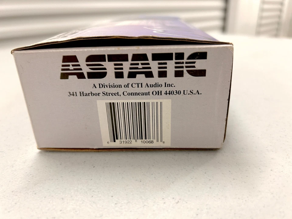 Astatic CTM-33 Handheld Cardioid Dynamic Mic with Switch - Image 3 of 4