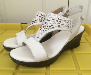 naturalizer veda wedge sandal