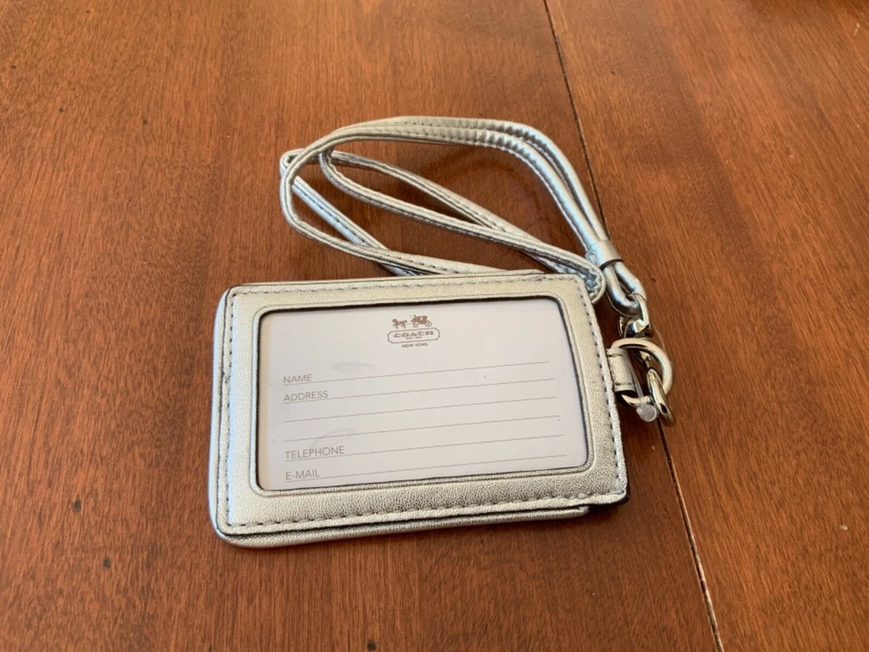 NUEVO COACH Signature C fuegos artificiales/metálico plateado cordón soporte de identificación/pasaporte Foto 3 de 4
