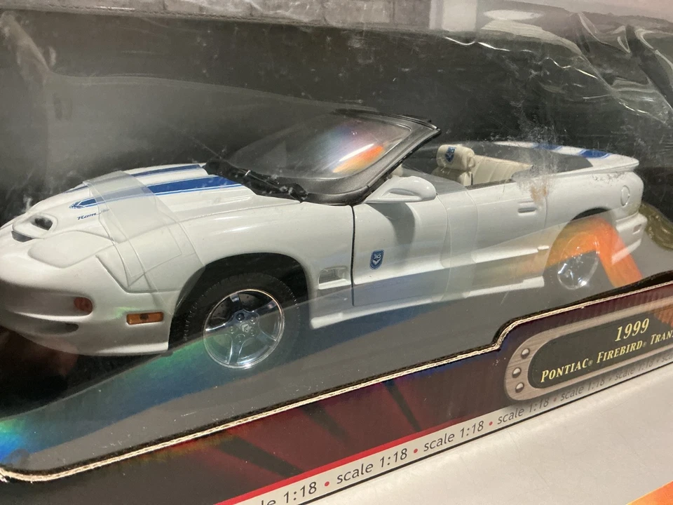 1:18 ROAD SIGNATURE 1999 PONTIAC FIREBIRD TRANSAM {BOX DAMAGED}* - Image 2 of 3
