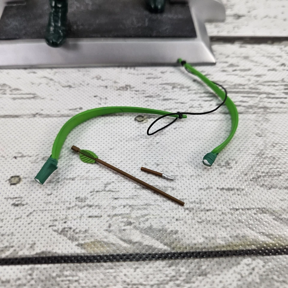 DC Direct Justice League Series 5 Green Arrow 2007 7" Figure Loose Damaged Read - Image 2 of 4