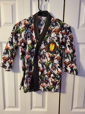EUC Custome Boys Avengers Martial Arts Costume / Outfit Size: 7  NO Belt
