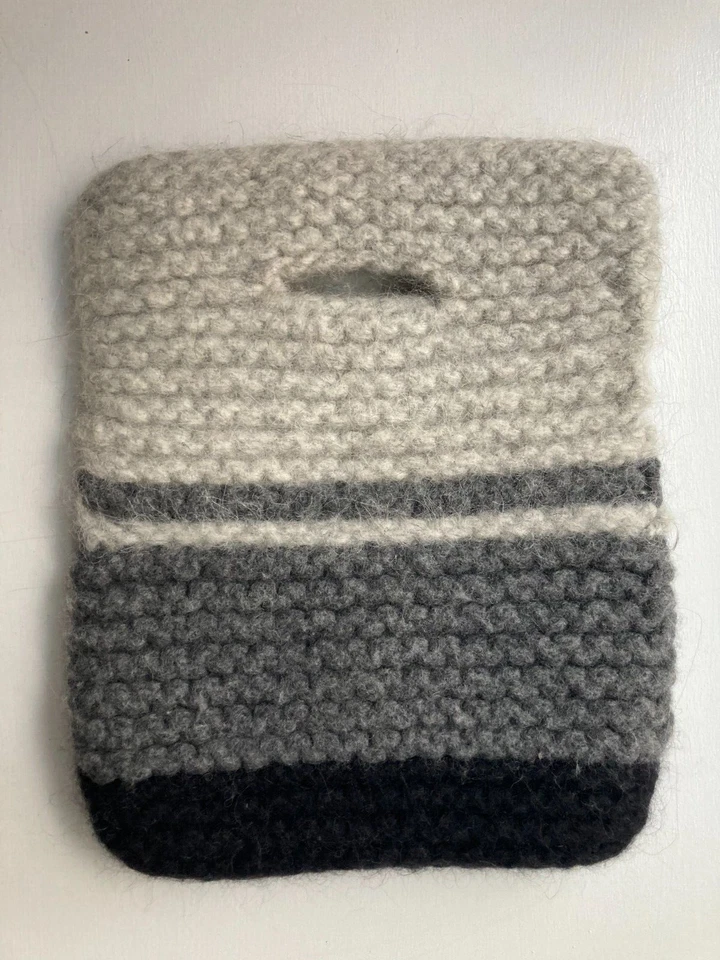 Women Large Gray Wool Hand Woven Handbag Chunky Yarn Knitted/Designer Style - Image 2 of 3