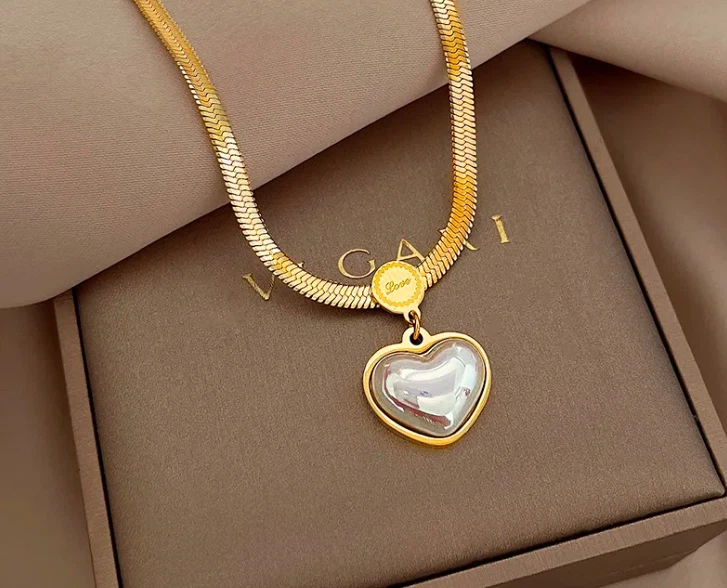 Necklace in old gold color with heart charms