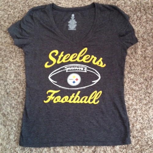 NEW Pittsburgh Steelers NFL Dark Gray V-Neck Women's Medium Cotton Blend Shirt - Imagen 1 de 3