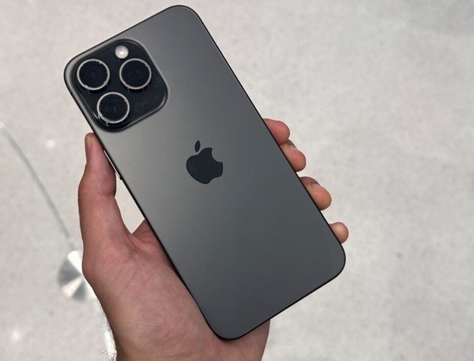 Apple iPhone 15 Pro - 256 GB - Black Titanium (Xfinity) for sale