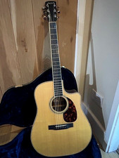 Larrivee DV-03RE Sitka spruce top with rosewood back and sides - beautiful !