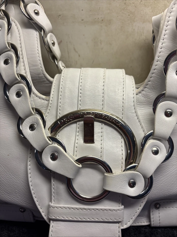 Dolce and Gabbana white leather shoulder bag Beautiful Silver Chain Strap - Image 3 of 4