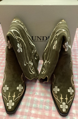 NIB LeunDen Women's Olive Green Floral Embroidered Pull On Boots US 8.5