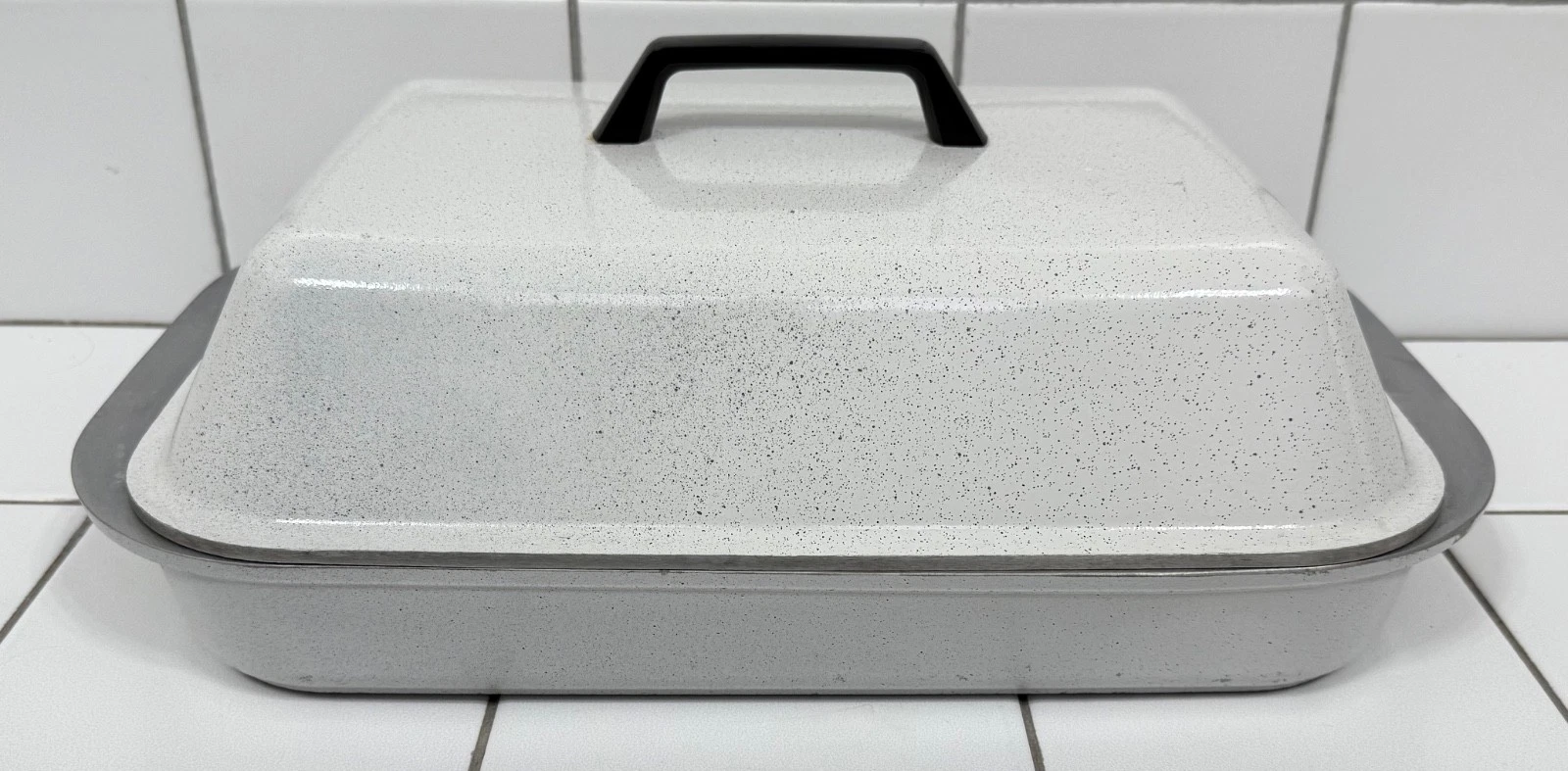 Kitchen Fair / KF cookware - 11 " x 15" Roasting Baking Pan Dome Lid Non-Stick
Opens in a new window