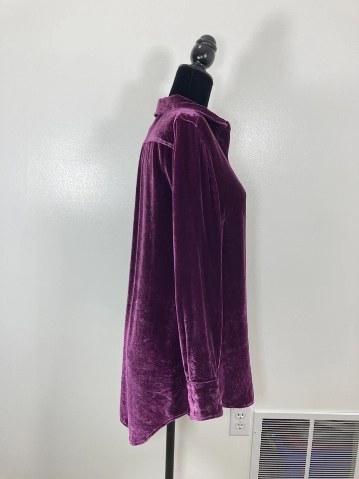 Camisa para mujer Tommy Bahama púrpura aterciopelada mezcla de seda manga larga abotonada talla S/P Foto 3 de 4