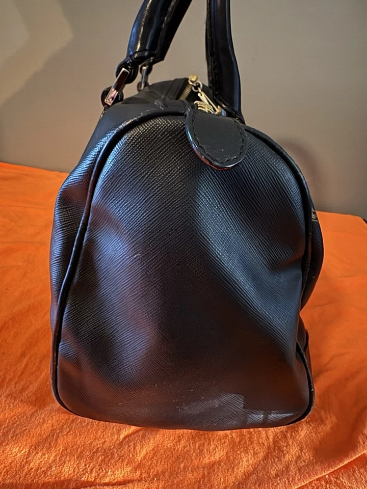 Gwen Stefani L.A.M.B. BOLSO GWEN STEFANI CORONA REAL CORDERO DOCTOR Y2K. Foto 3 de 4