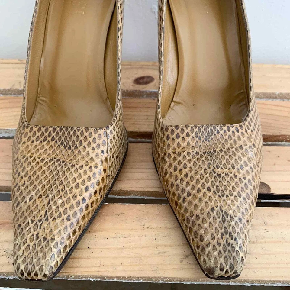 Zapatos de salón Gucci Ayers de piel de serpiente (talla 9,5) Foto 2 de 4